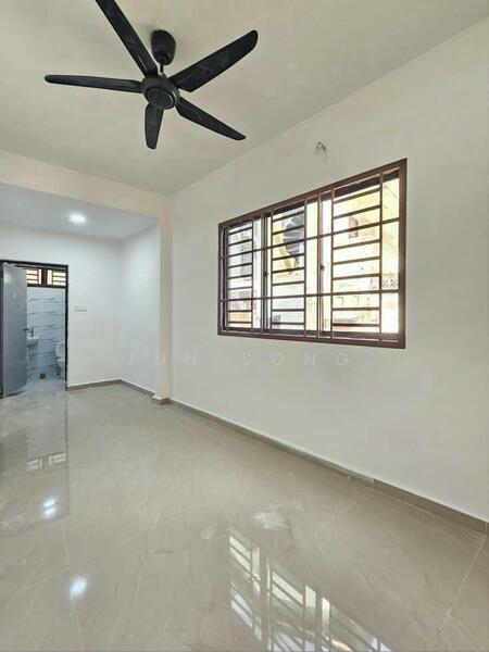 2-storey Terraced House for Sale in Taman Johor Jaya (Johor Bahru) - Jun Song - Interior - PropertyGuru.com.my