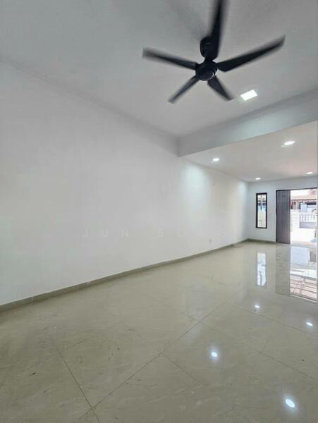 2-storey Terraced House for Sale in Taman Johor Jaya (Johor Bahru) - Jun Song - Living Room - PropertyGuru.com.my