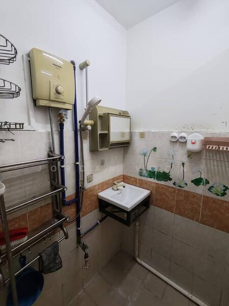 Flat for Rent at Pinang Court - Jordan Voon - Bathroom - PropertyGuru.com.my