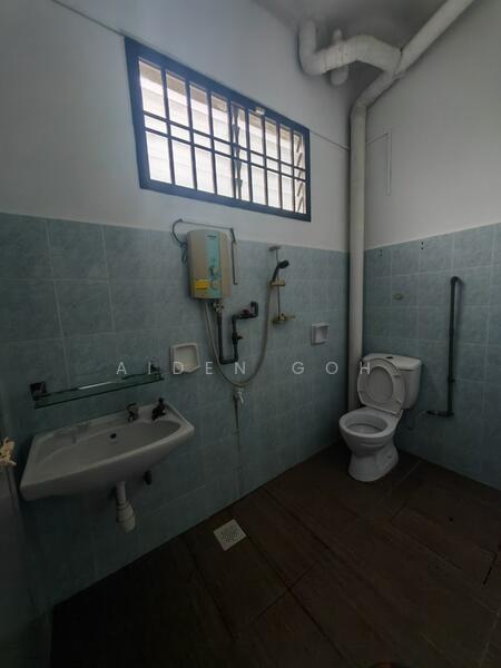 Taman Setia Indah 1 Johor Bahru 2 Storey Terrace End Lot untuk Untuk Disewa - RM 2,100 /bulan, Apr 2026 - Bathroom - PropertyGuru.com.my