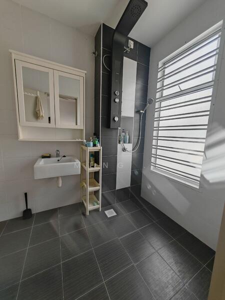 2.5-storey Terraced House for Sale in Johor Bahru (Johor) - Meng . - Bathroom - PropertyGuru.com.my