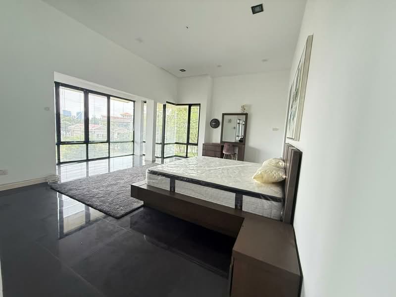 Bungalow for Sale in Perdana Lakeview East (Cyberjaya) - Rose Tan - Bedroom - PropertyGuru.com.my