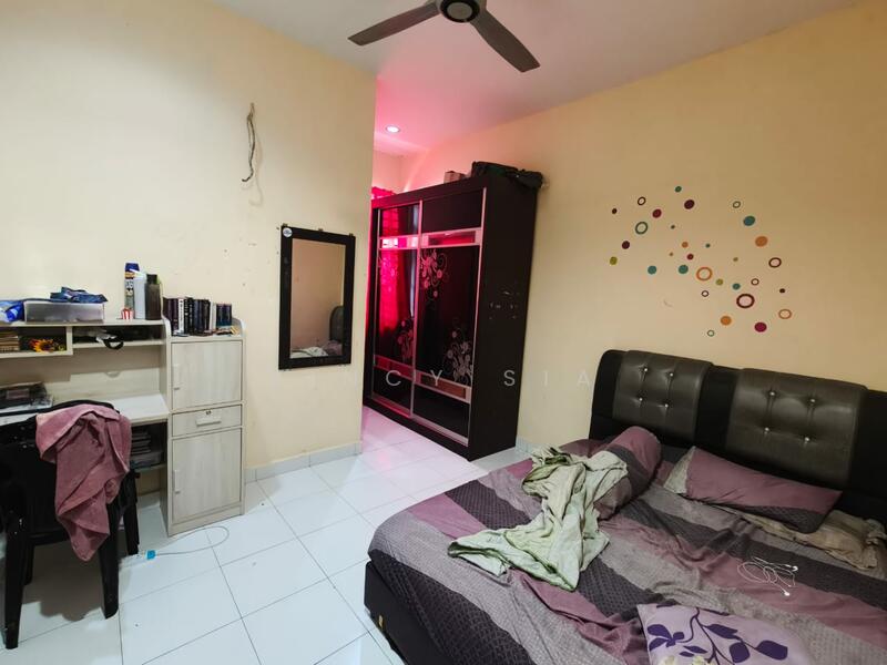 2-storey Terraced House for Sale in Taman Lagenda Putra (Kulai) - Vincy Sia - Bedroom - PropertyGuru.com.my