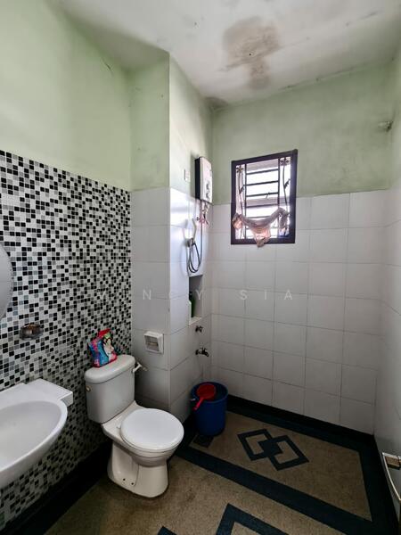 2-storey Terraced House for Sale in Taman Lagenda Putra (Kulai) - Vincy Sia - Bathroom - PropertyGuru.com.my