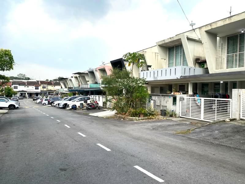2-storey Terraced House for Sale in Bandar Putra Permai (Seri Kembangan) - Brandon Yee - Exterior - PropertyGuru.com.my
