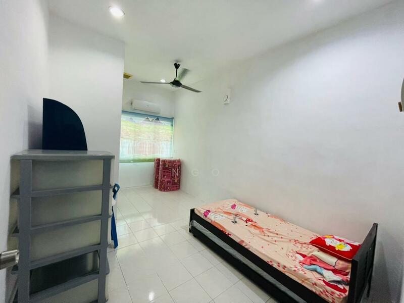 Double Storey Terrace Taman Kurnia Batu Pahat untuk Untuk Dijual - RM 550,000, Feb 2026 - Bedroom - PropertyGuru.com.my