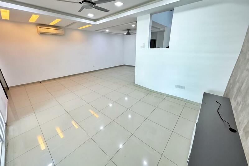2-storey Terraced House for Sale in Taman TTDI Grove (Kajang) - Iqbal Rafei - Living Room - PropertyGuru.com.my