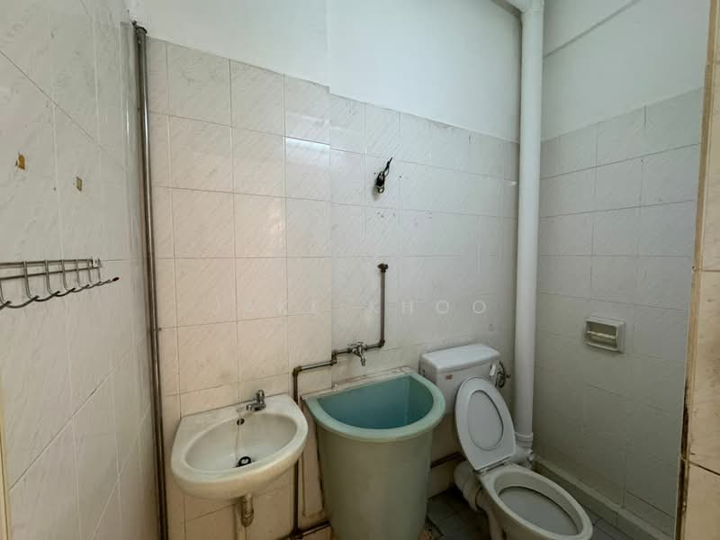 Taman Sri Indah untuk Untuk Dijual - RM 378,000, Mac 2026 - Bathroom - PropertyGuru.com.my