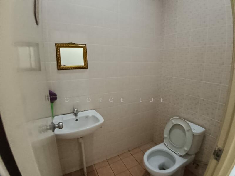 Shop / Office for Rent in Kuching (Sarawak) - George Lue - Bathroom - PropertyGuru.com.my