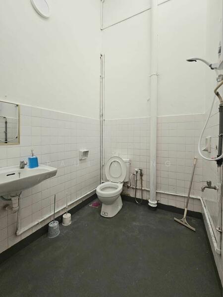 2-storey Terraced House for Sale in Taman Tasek (Johor Bahru) - Pauline Ng - Bathroom - PropertyGuru.com.my