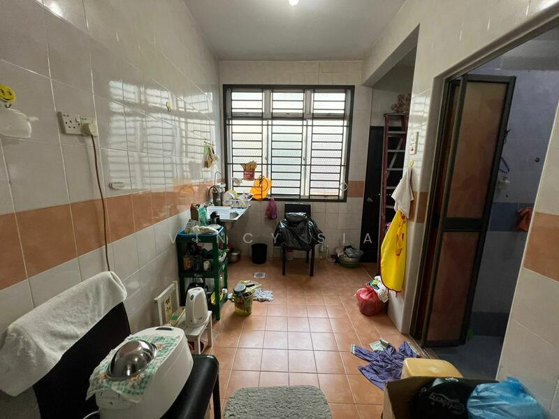 2-storey Terraced House for Sale in Taman Bestari Indah (Ulu Tiram) - Vincy Sia - Kitchen - PropertyGuru.com.my