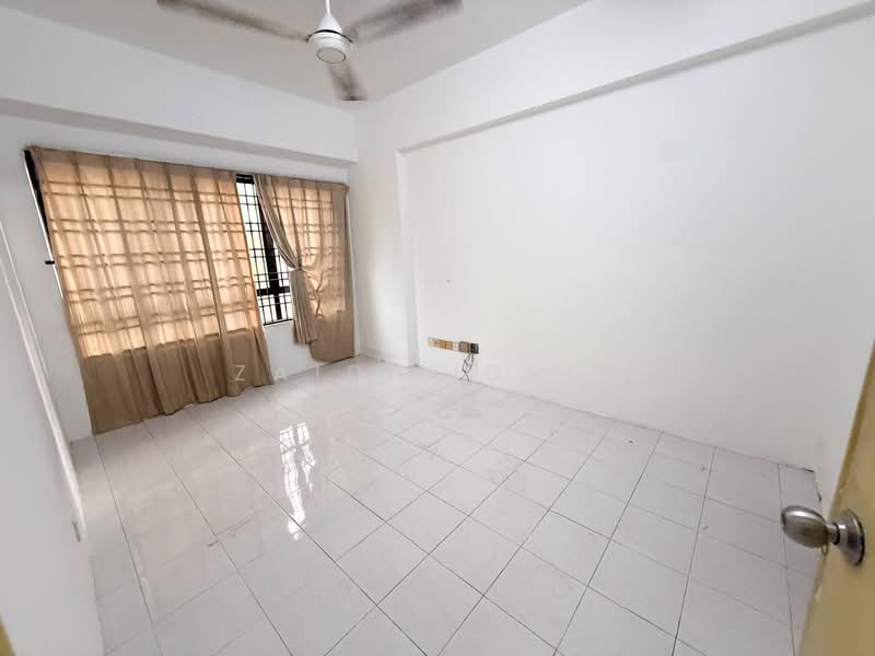 Condominium for Sale at Vista Millennium Condominium - Zaidi Idris - Living Room - PropertyGuru.com.my