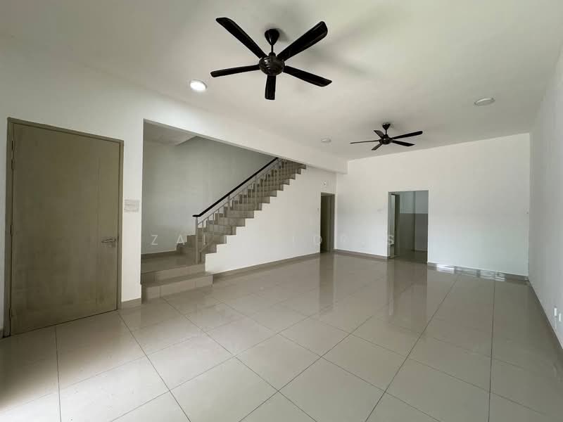 2-storey Terraced House for Sale in Jenjarom (Selangor) - Zaidi Idris - Living Room - PropertyGuru.com.my
