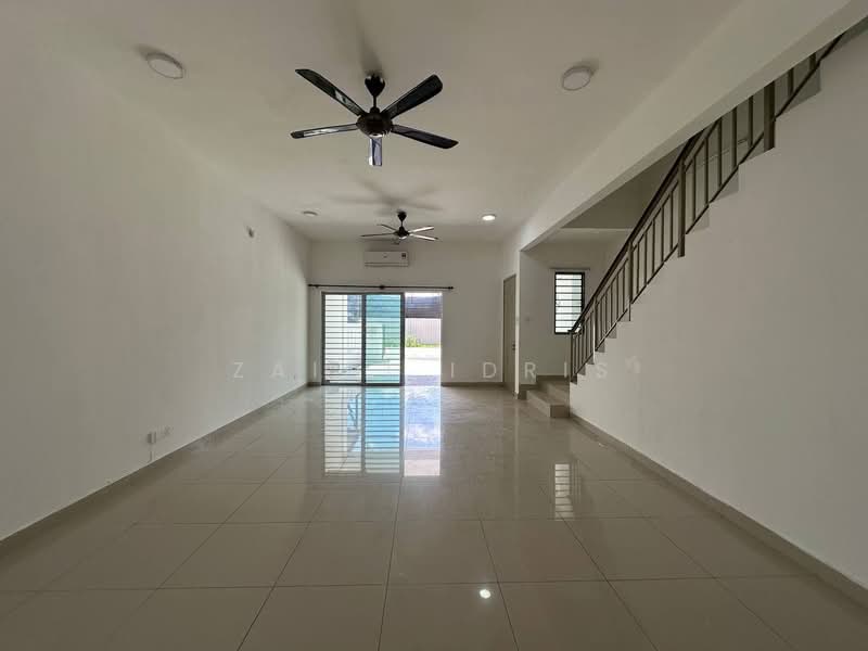 2-storey Terraced House for Sale in Jenjarom (Selangor) - Zaidi Idris - Living Room - PropertyGuru.com.my