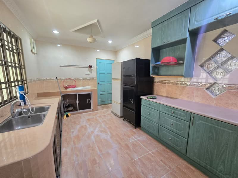 Bungalow for Sale in Kulai (Johor) - Jadelyn Ng - Kitchen - PropertyGuru.com.my