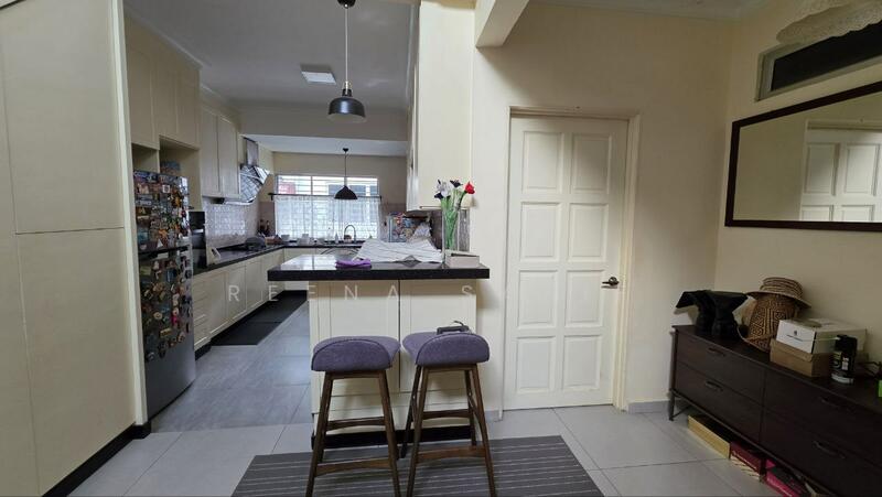 1-storey Terraced House for Sale in Petaling Jaya (Selangor) - Reena Sarif - Kitchen - PropertyGuru.com.my