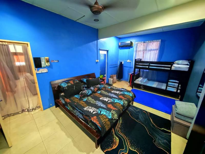 Semi-Detached House for Sale in Banting (Selangor) - Zaidi Idris - Bedroom - PropertyGuru.com.my