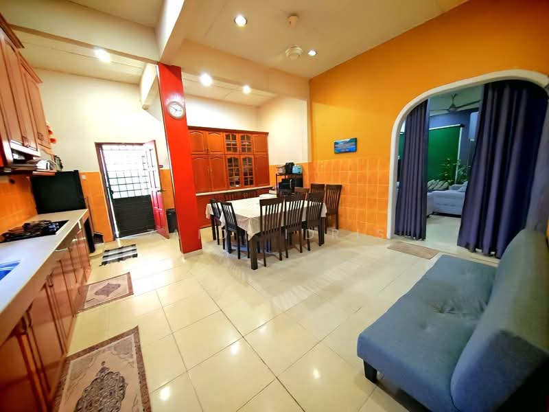 Semi-Detached House for Sale in Banting (Selangor) - Zaidi Idris - Kitchen - PropertyGuru.com.my