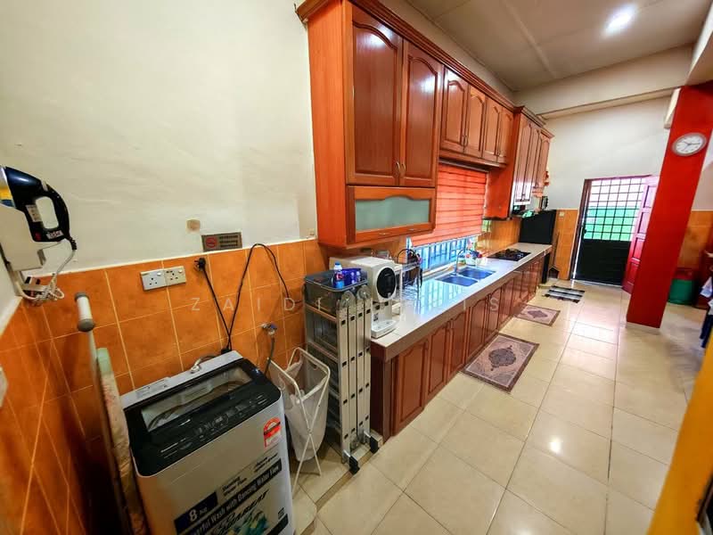 Semi-Detached House for Sale in Banting (Selangor) - Zaidi Idris - Kitchen - PropertyGuru.com.my