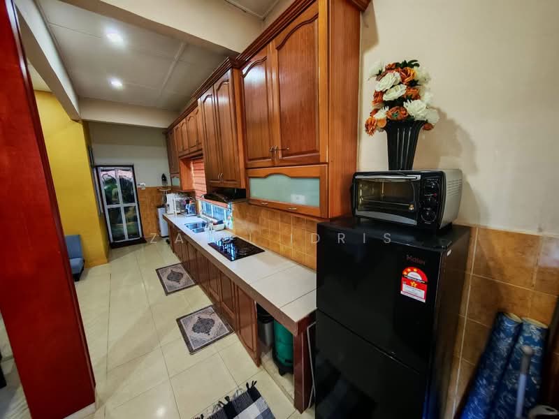 Semi-Detached House for Sale in Banting (Selangor) - Zaidi Idris - Kitchen - PropertyGuru.com.my