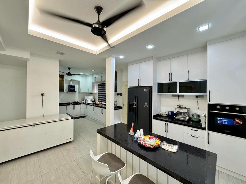 Seksyen 7 untuk Untuk Dijual - RM 1,350,000, Feb 2026 - Kitchen - PropertyGuru.com.my