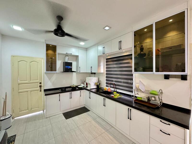 Seksyen 7 untuk Untuk Dijual - RM 1,350,000, Feb 2026 - Kitchen - PropertyGuru.com.my