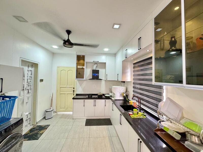 Seksyen 7 untuk Untuk Dijual - RM 1,350,000, Feb 2026 - Kitchen - PropertyGuru.com.my