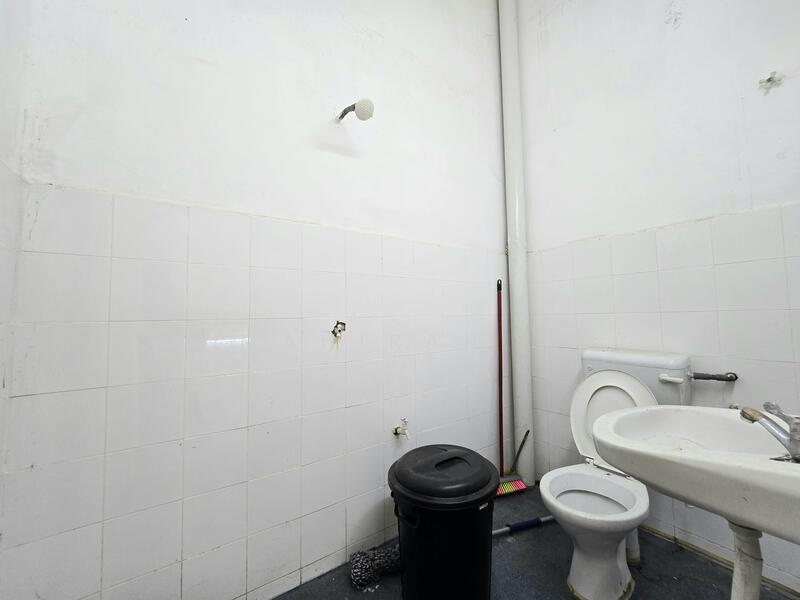 2-storey Terraced House for Sale in Bandar Rinching Seksyen 5 (Semenyih) - Mahirah . - Bathroom - PropertyGuru.com.my