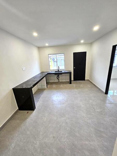 1-storey Terraced House for Sale in Taman Selesa Jaya (Iskandar Puteri (Nusajaya)) - Sandra Tan - Kitchen - PropertyGuru.com.my