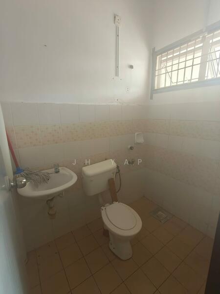 1-storey Terraced House for Sale in Bandar Putra (Kulai) - JH Yap - Bathroom - PropertyGuru.com.my