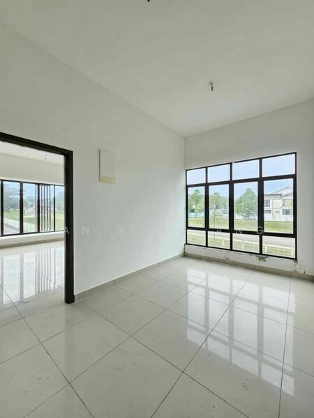 2-storey Terraced House for Sale in Taman Seri Austin (Tebrau) - Han Yong Ang - Living Room - PropertyGuru.com.my