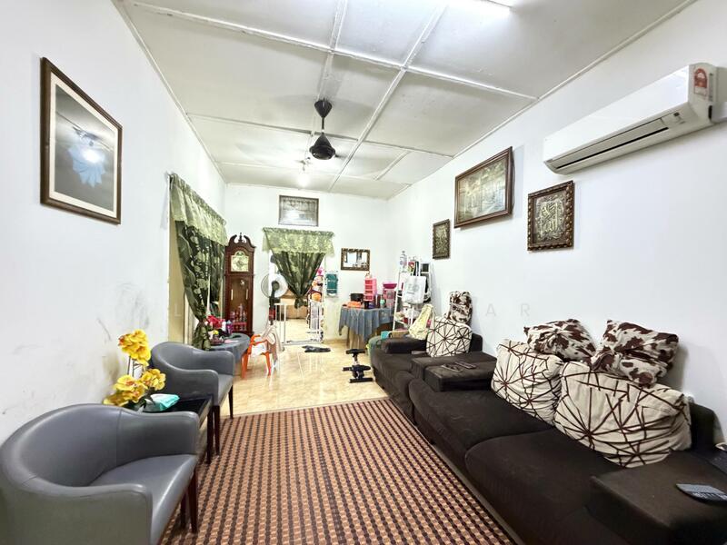 1-storey Terraced House for Sale in Seksyen 17 (Shah Alam) - Laili Mihdar - Living Room - PropertyGuru.com.my