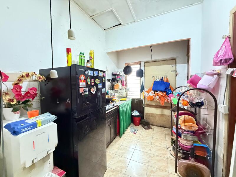 1-storey Terraced House for Sale in Seksyen 17 (Shah Alam) - Laili Mihdar - Kitchen - PropertyGuru.com.my