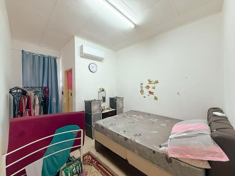 1-storey Terraced House for Sale in Rantau (Negeri Sembilan) - Azrul Othman - Bedroom - PropertyGuru.com.my