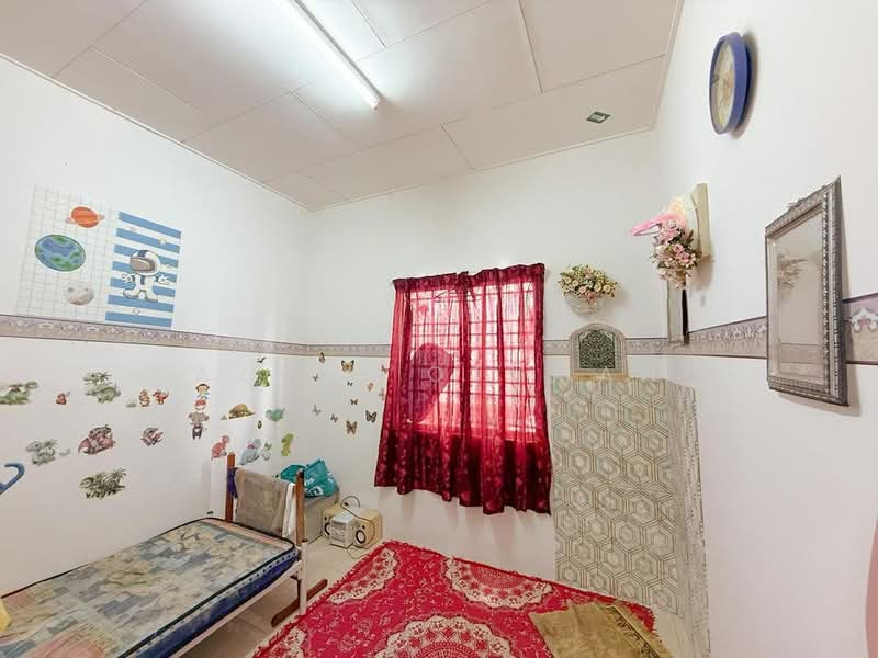 1-storey Terraced House for Sale in Rantau (Negeri Sembilan) - Azrul Othman - Bedroom - PropertyGuru.com.my