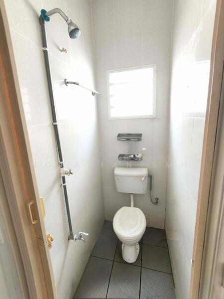 1.5-storey Terraced House for Sale in Taman Teratai (Nilai) - Norafian SMH - Bathroom - PropertyGuru.com.my