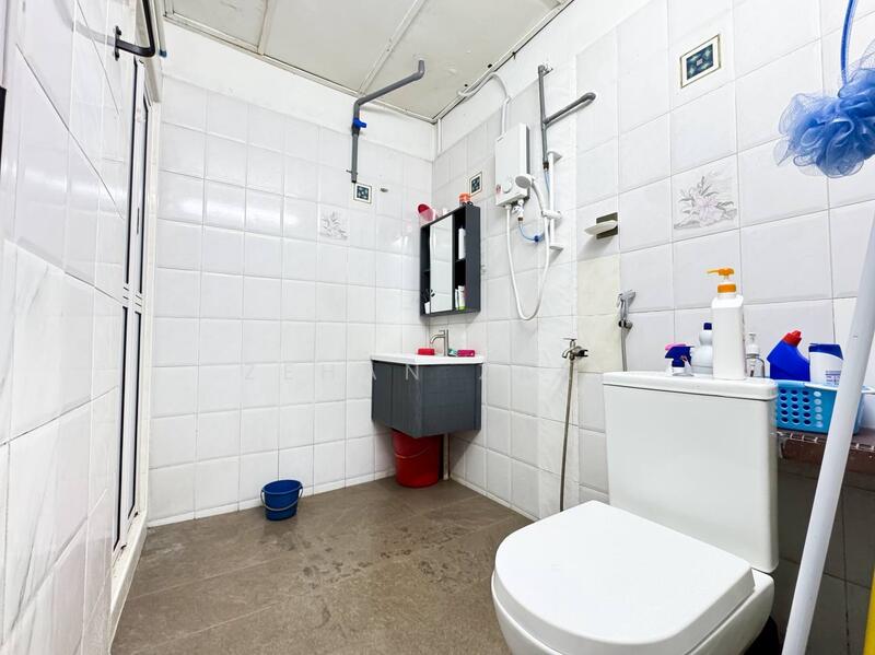 1-storey Terraced House for Sale in Taman Medan (Petaling Jaya) - Zehan Zaki - Bathroom - PropertyGuru.com.my