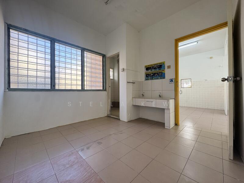 2-storey Terraced House for Sale in Taman Bukit Serdang (Seri Kembangan) - Stella Kew - Interior - PropertyGuru.com.my