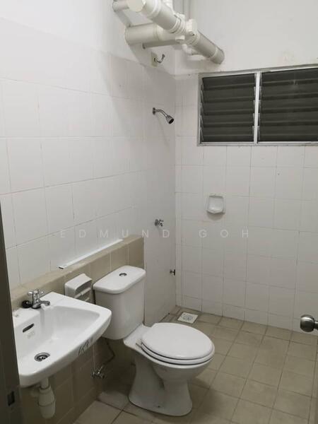 Apartment for Sale at Pangsapuri Seri Permai - Edmund Goh - Bathroom - PropertyGuru.com.my