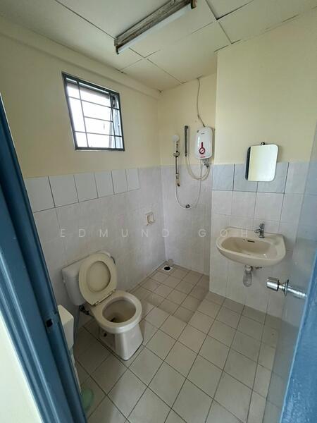 Taman Serdang Perdana untuk Untuk Disewa - RM 1,300 /bulan, Feb 2026 - Bathroom - PropertyGuru.com.my