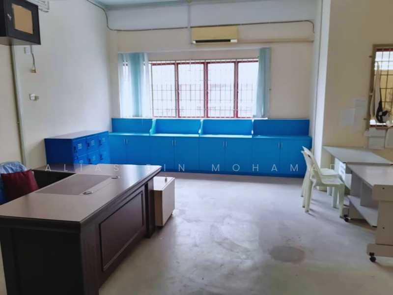 Shoplot 3 Tingkat di Ladang, Pusat Bandaraya Kuala Terengganu untuk Untuk Dijual - RM 1,100,000, Mac 2026 - Study - PropertyGuru.com.my