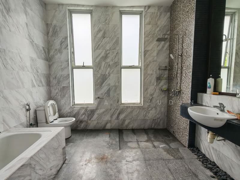 Rumah Banglo untuk Dijual di Shah Alam (Selangor) - Zuraina Rajudin - Bathroom - PropertyGuru.com.my
