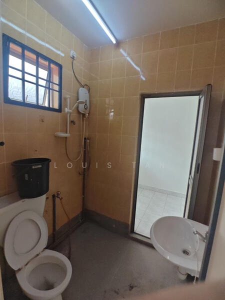2-storey Terraced House for Sale in Taman Setia Indah (Tebrau) - Louis Tan - Bathroom - PropertyGuru.com.my