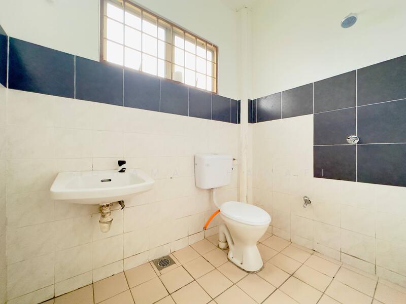2-storey Terraced House for Sale in Saujana Utama (Selangor) - Mohamad Hanafi - Bathroom - PropertyGuru.com.my