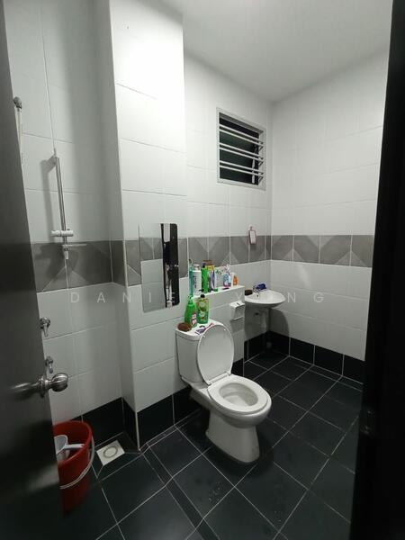 2-storey Terraced House for Sale in Taman Austin Duta (Tebrau) - Daniel Yong - Bathroom - PropertyGuru.com.my