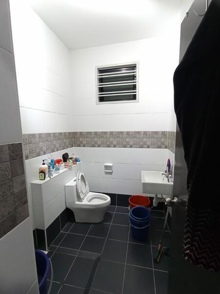 2-storey Terraced House for Sale in Taman Austin Duta (Tebrau) - Daniel Yong - Bathroom - PropertyGuru.com.my