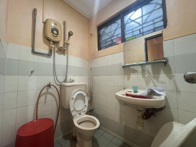 2-storey Terraced House for Sale in Seri Kembangan (Selangor) - KEN TAN - Bathroom - PropertyGuru.com.my