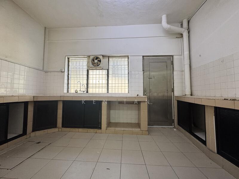 2-storey Terraced House for Sale in Seri Kembangan (Selangor) - KEN TAN - Kitchen - PropertyGuru.com.my