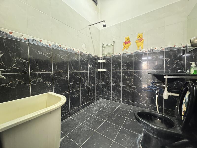 2-storey Terraced House for Sale in Seri Kembangan (Selangor) - KEN TAN - Bathroom - PropertyGuru.com.my