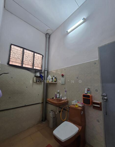 Rumah Berkembar untuk Dijual di Taman Ayer Rajah (Pulau Tikus) - Edwin Ng - Bathroom - PropertyGuru.com.my